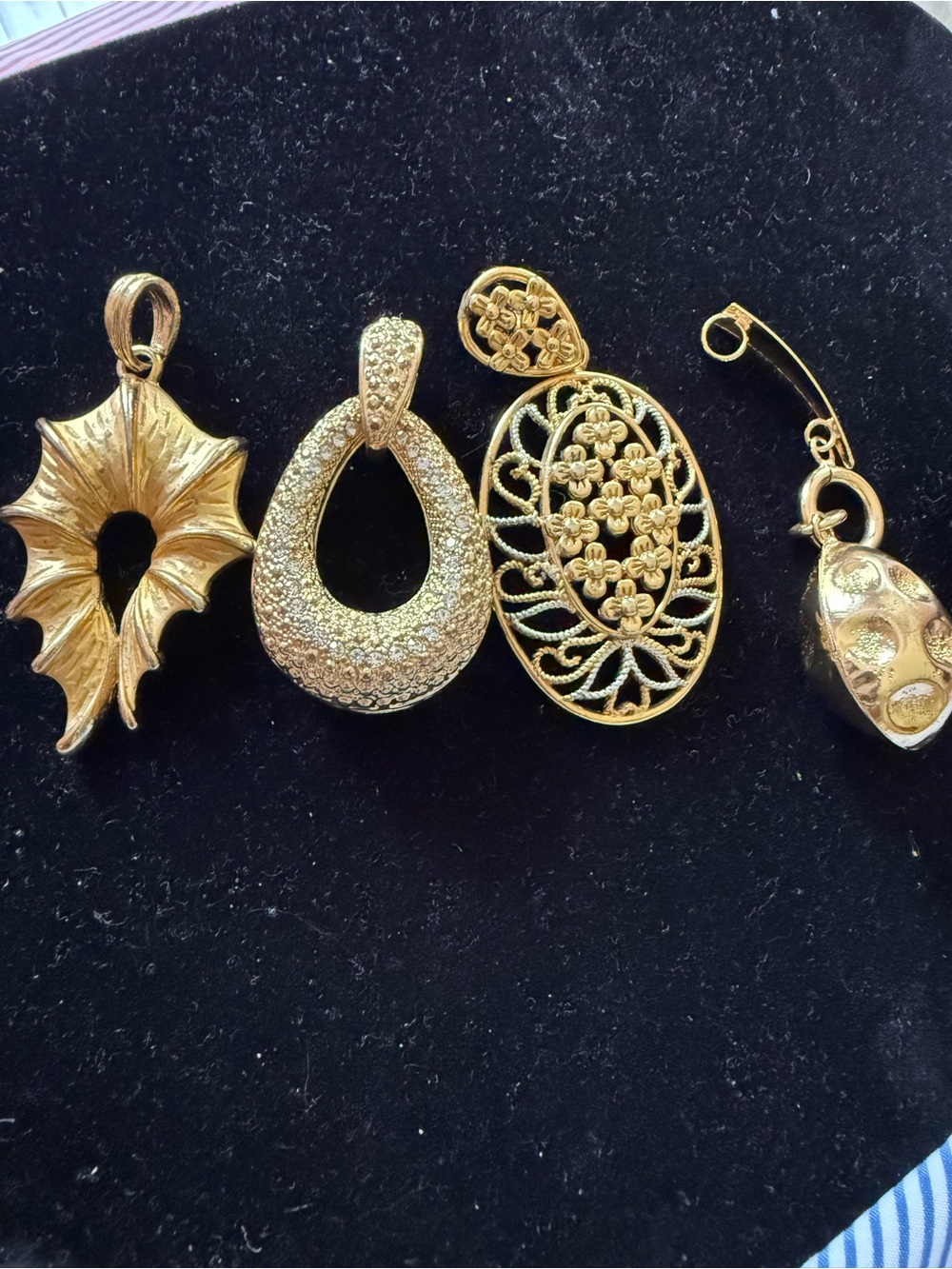 Gold Floral Filigree Pendant Necklace Charm - Unbranded